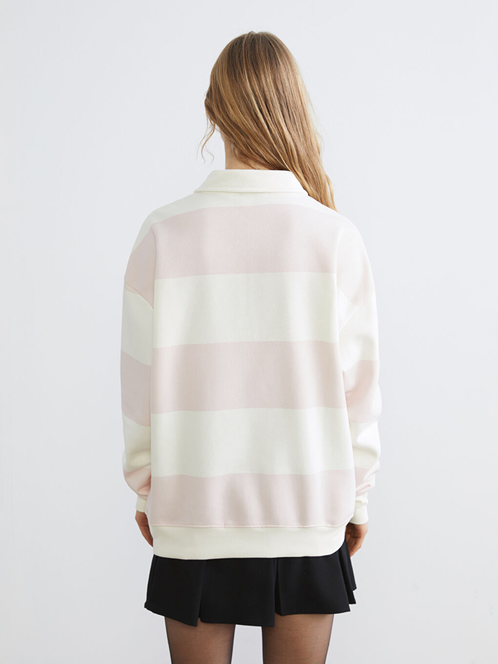 Pembe Polo Yaka Hello Kitty Nakışlı Kadın Kalın Sweatshirt-3