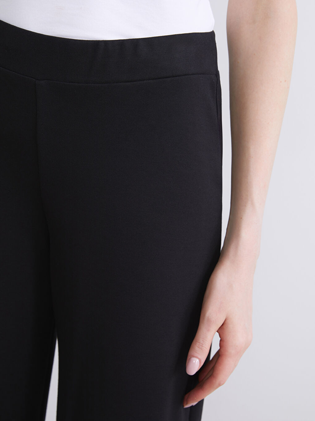 Siyah Beli Lastikli Kadın Kapri-2