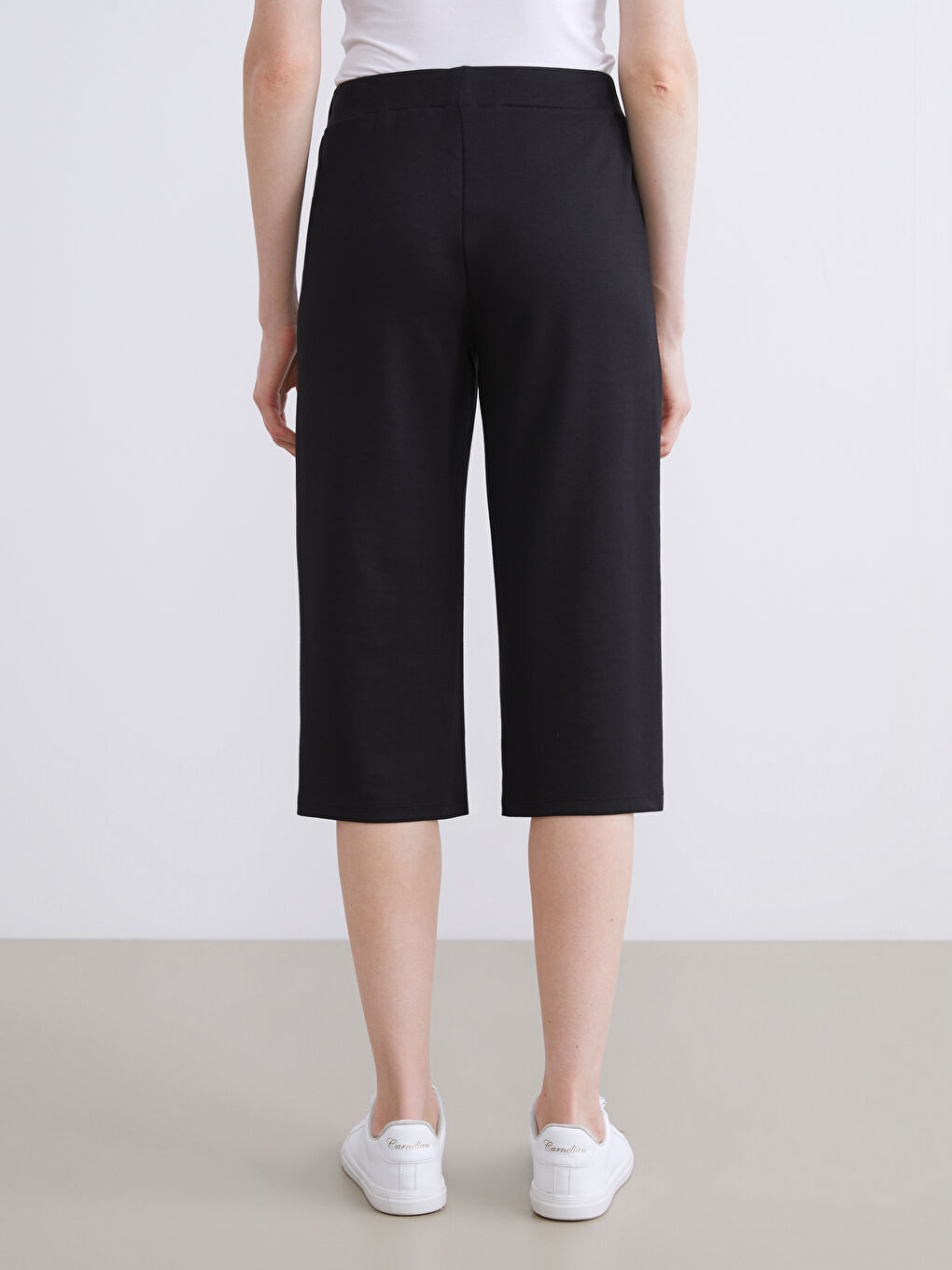 Siyah Beli Lastikli Kadın Kapri-3