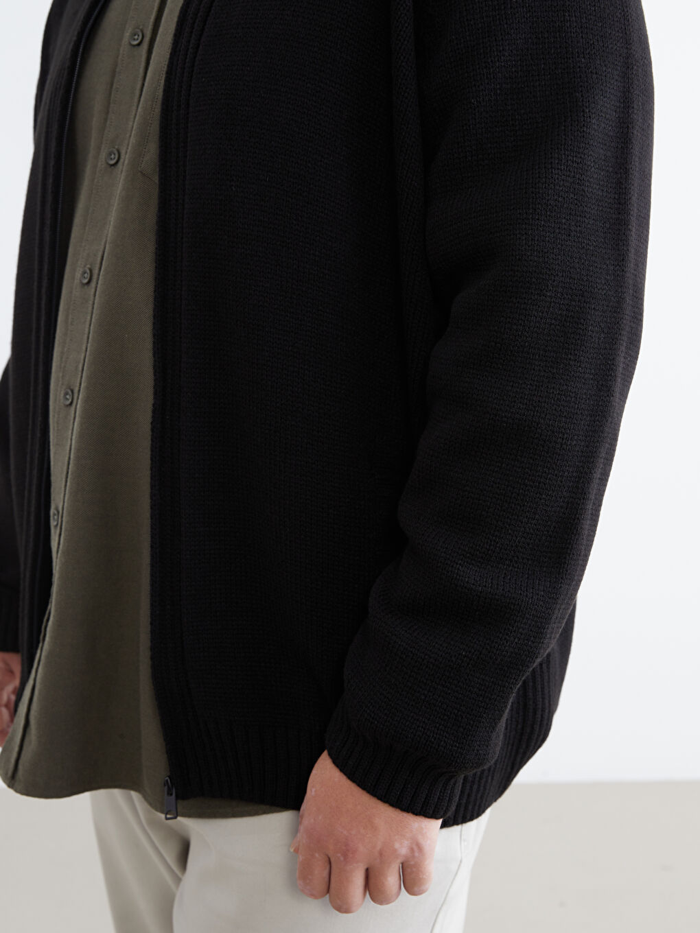 Siyah Standart Kalıp Dik Yaka Erkek Triko Hırka-2