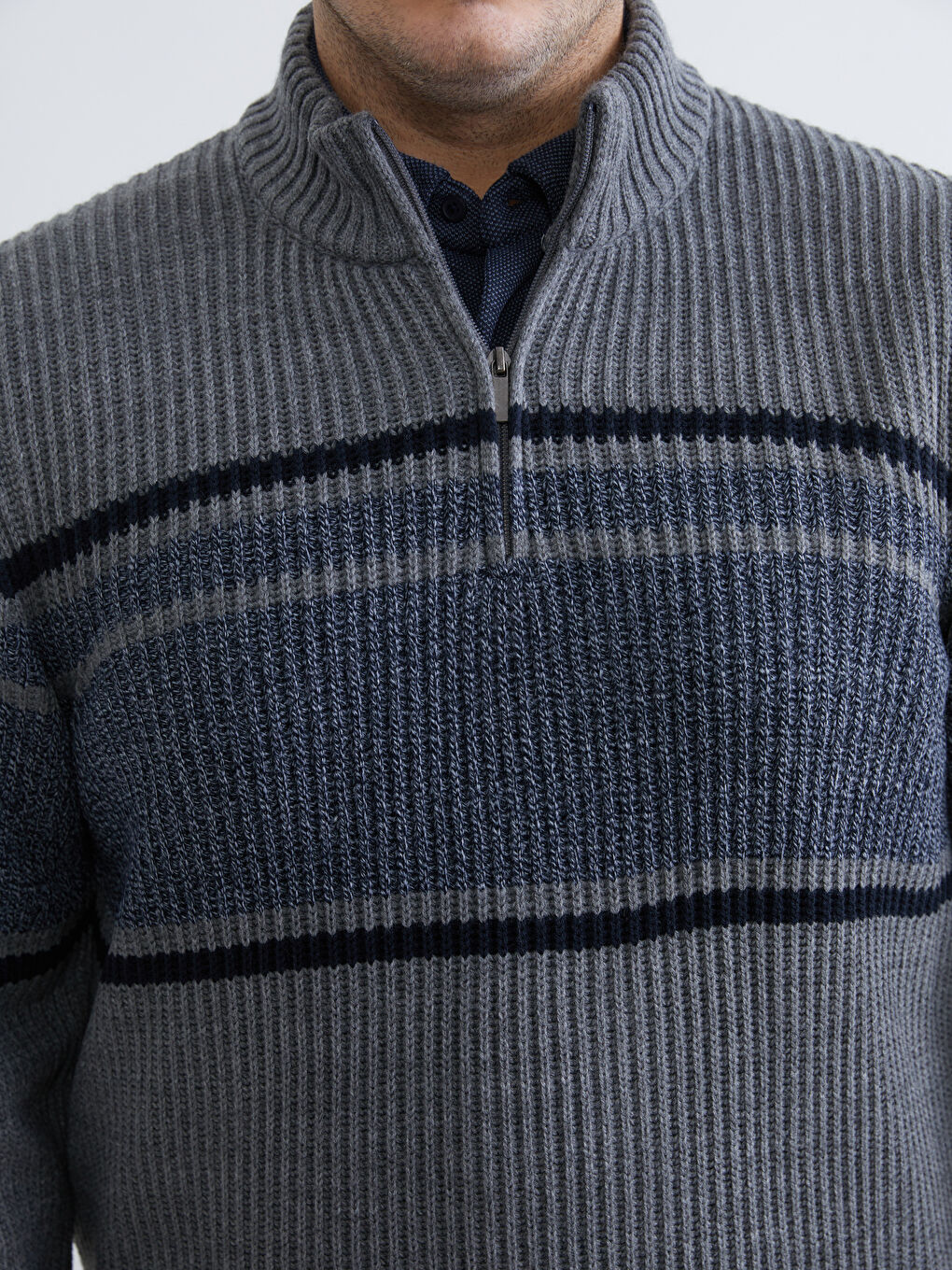 Gri Dik Yaka Çizgili Erkek Triko Kazak-2