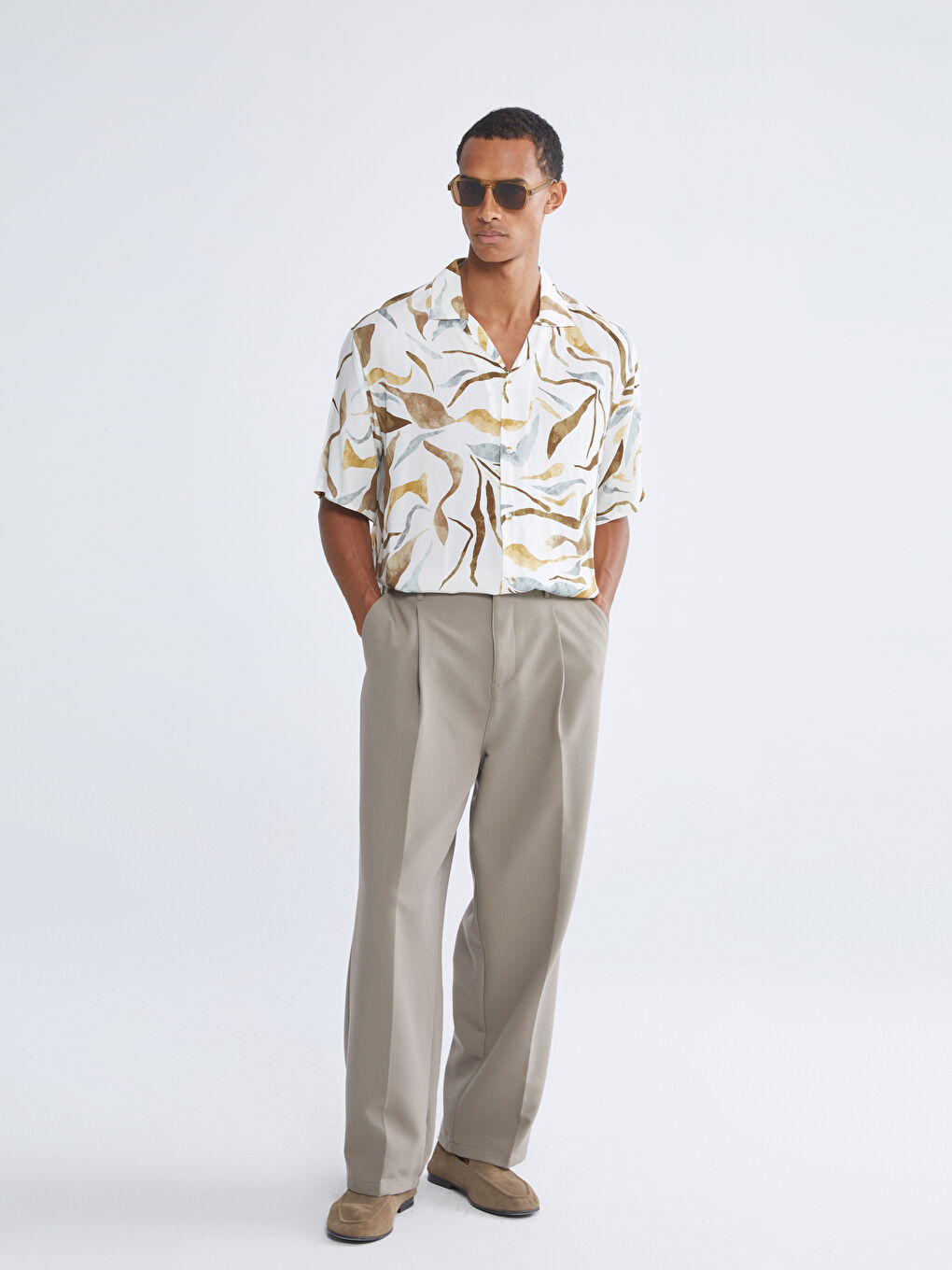 Bej Regular Fit Resort Yaka Kısa Kollu Desenli Poplin Erkek Gömlek-1