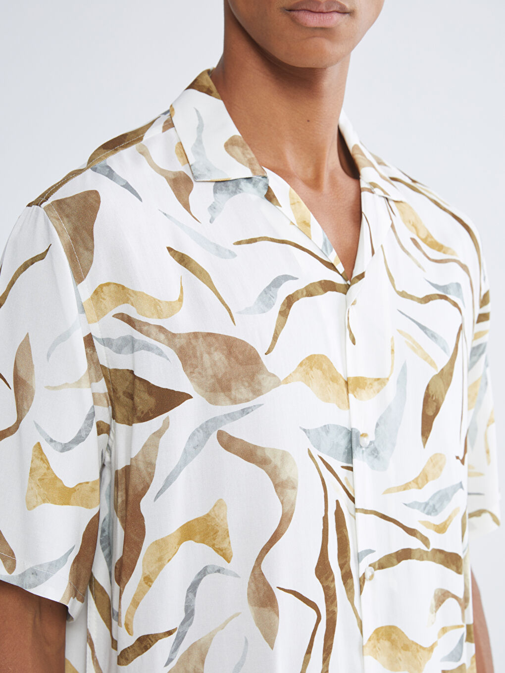 Bej Regular Fit Resort Yaka Kısa Kollu Desenli Poplin Erkek Gömlek-2