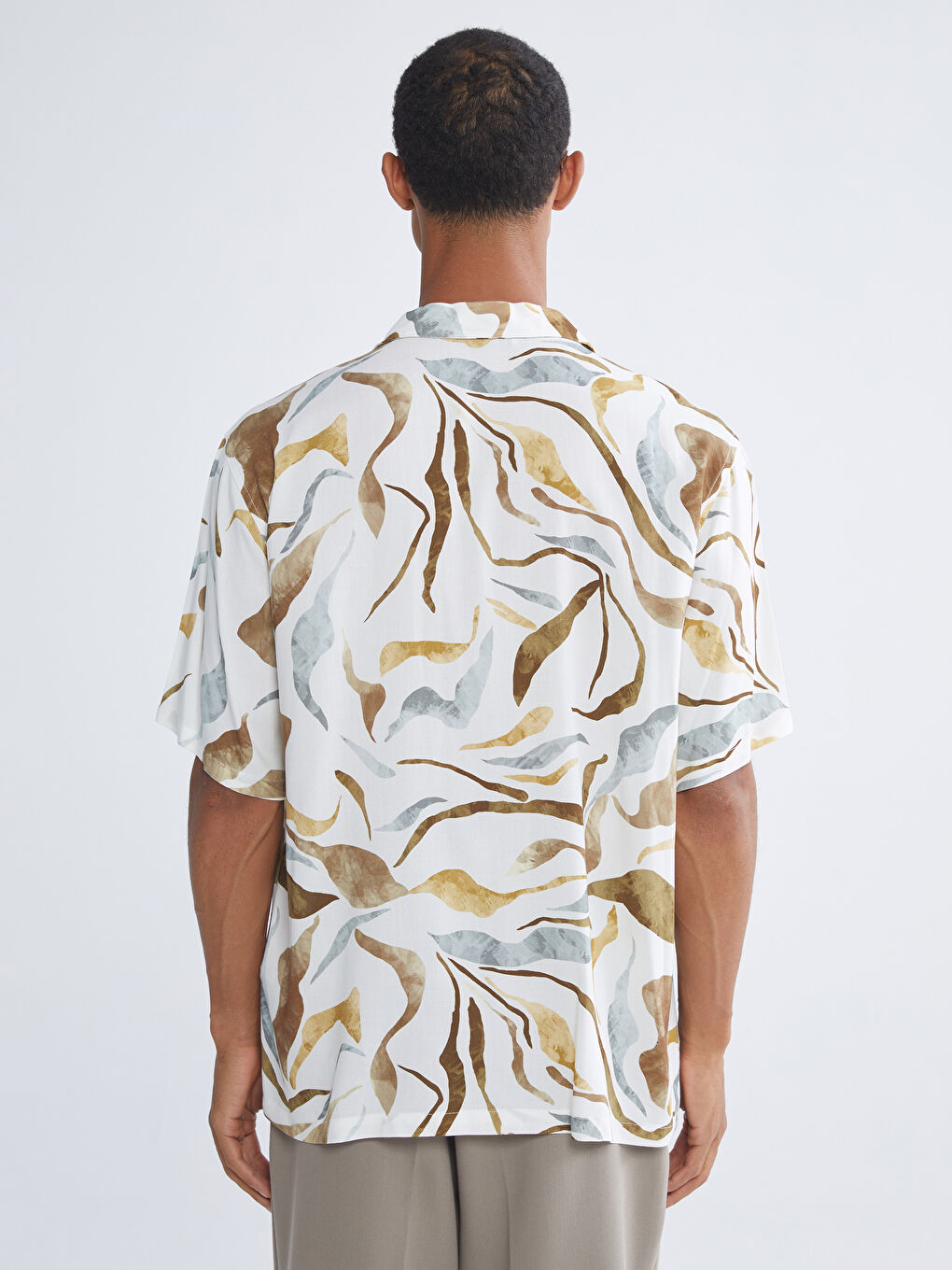 Bej Regular Fit Resort Yaka Kısa Kollu Desenli Poplin Erkek Gömlek-3