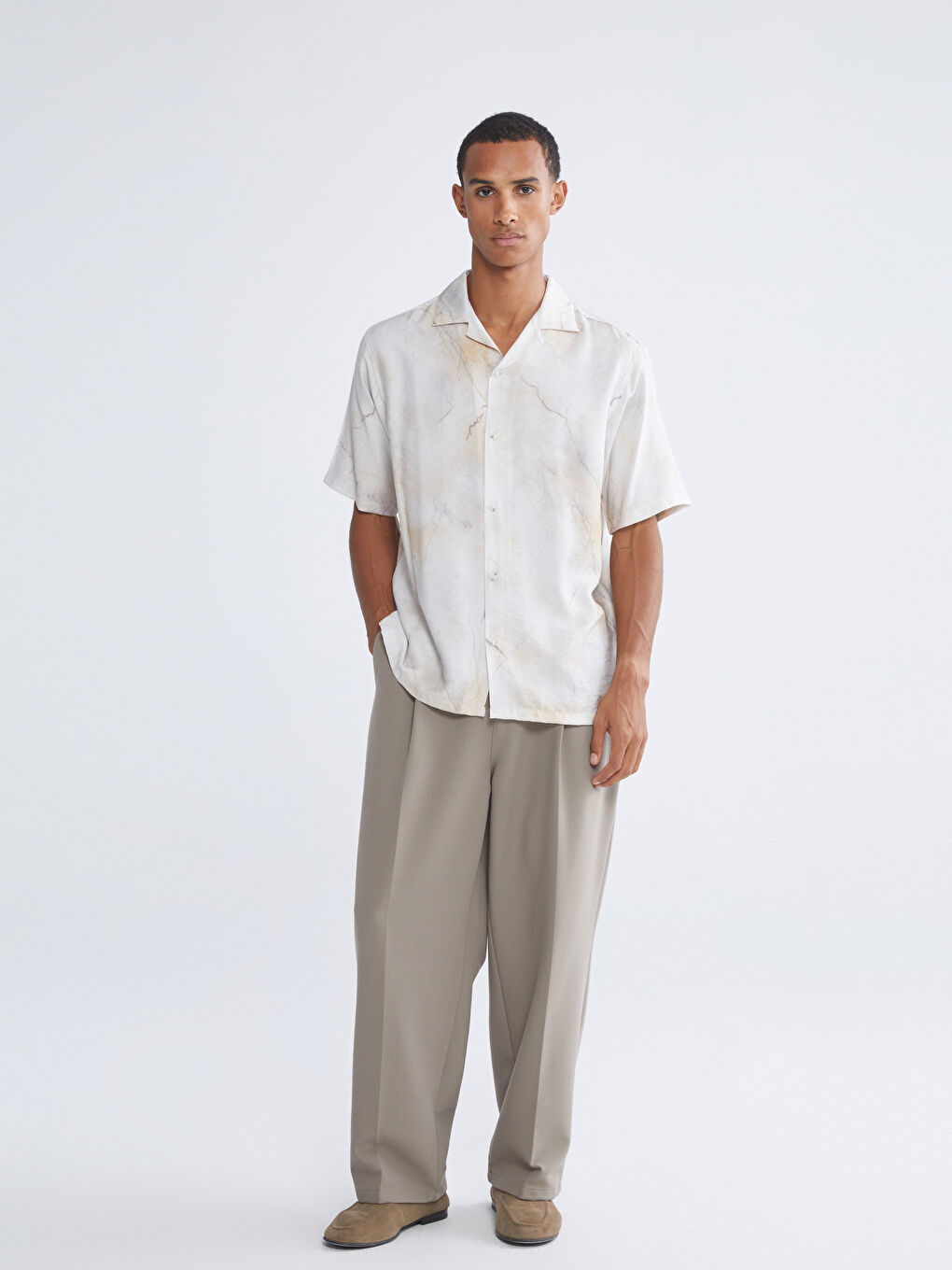 Bej Regular Fit Resort Yaka Kısa Kollu Desenli Erkek Gömlek-1