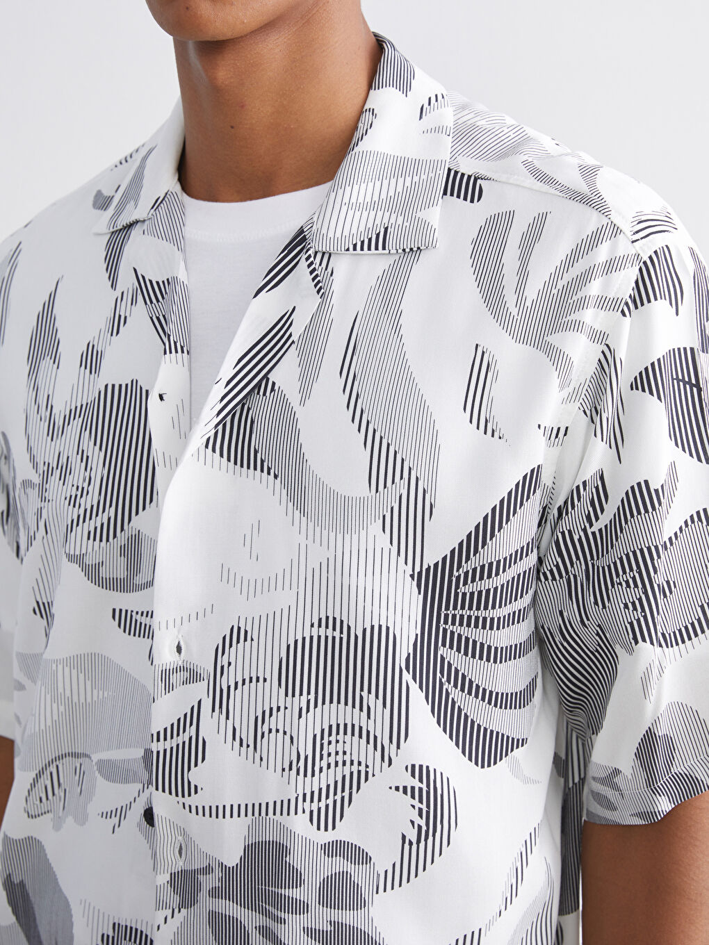 Ekru Regular Fit Resort Yaka Kısa Kollu Desenli Erkek Gömlek-2