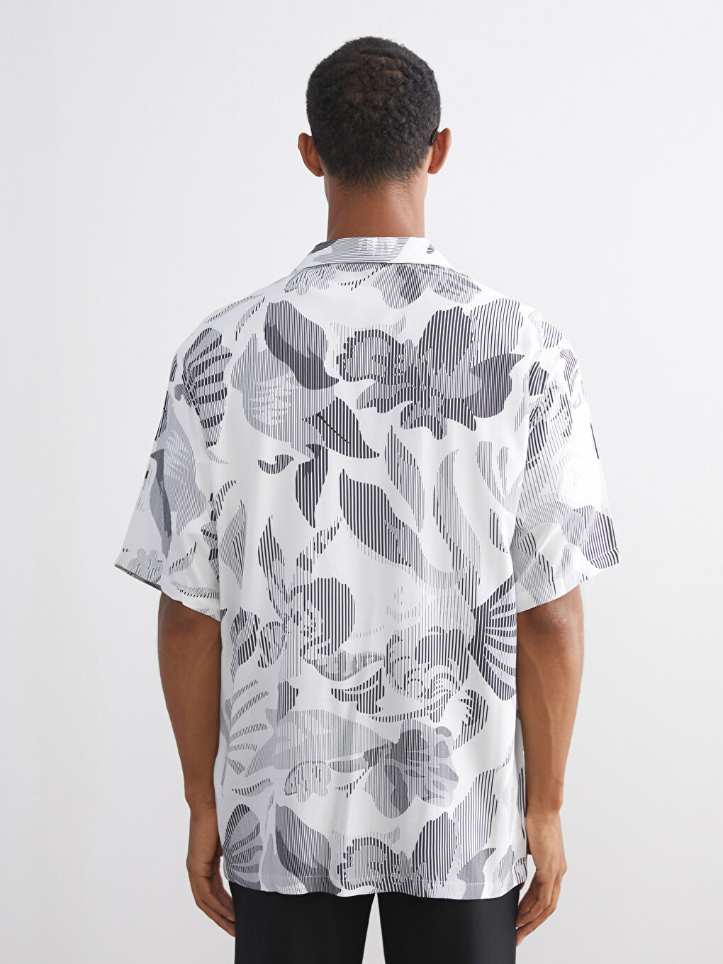 Ekru Regular Fit Resort Yaka Kısa Kollu Desenli Erkek Gömlek-3