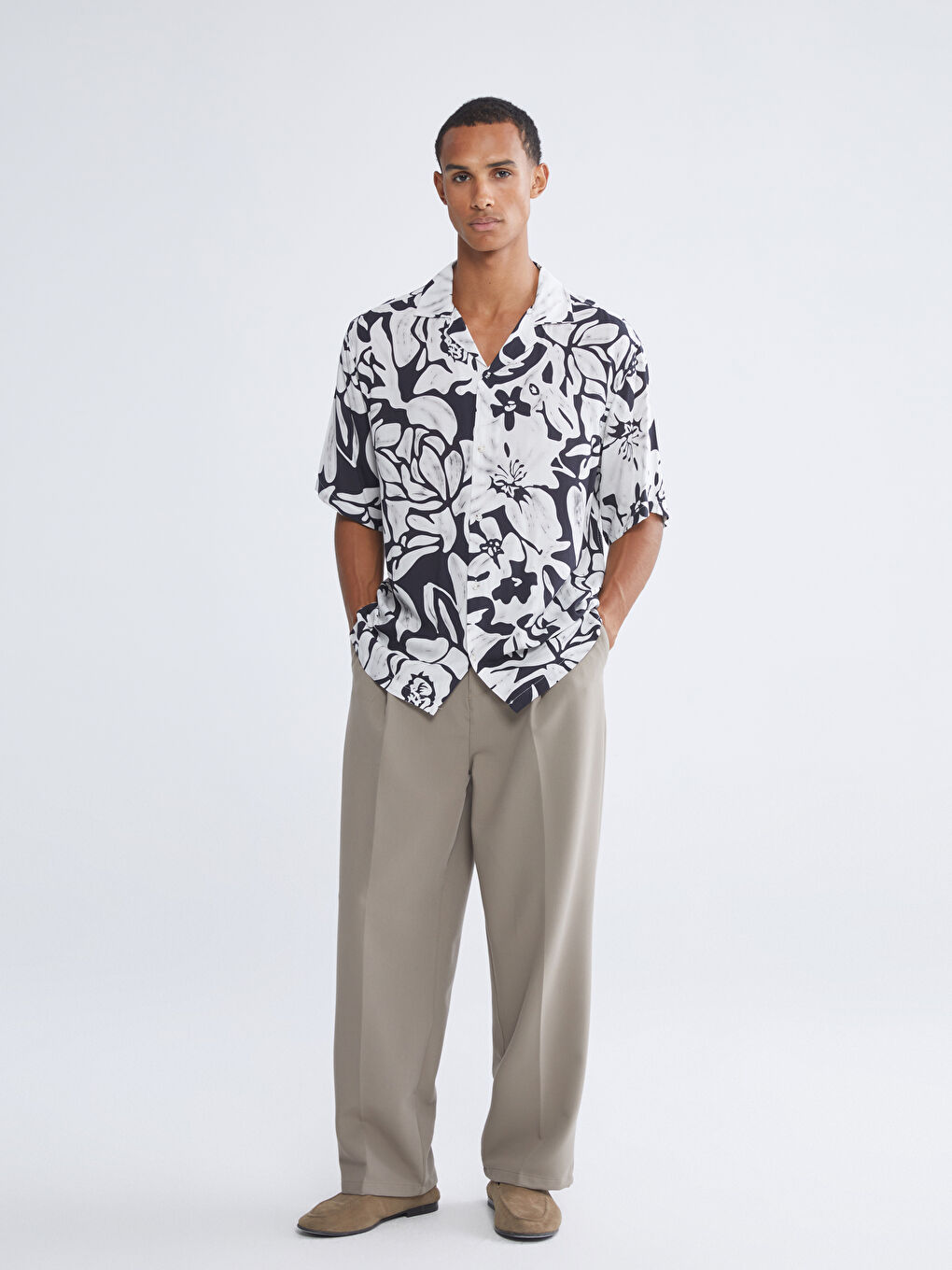 Siyah Regular Fit Resort Yaka Kısa Kollu Desenli Viskon Erkek Gömlek-1