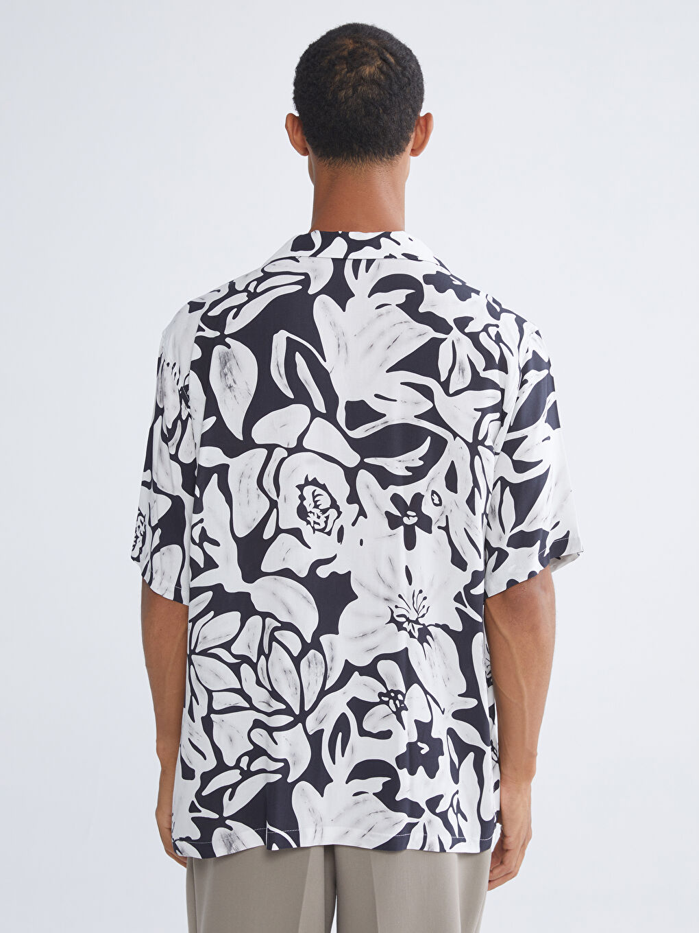 Siyah Regular Fit Resort Yaka Kısa Kollu Desenli Viskon Erkek Gömlek-3