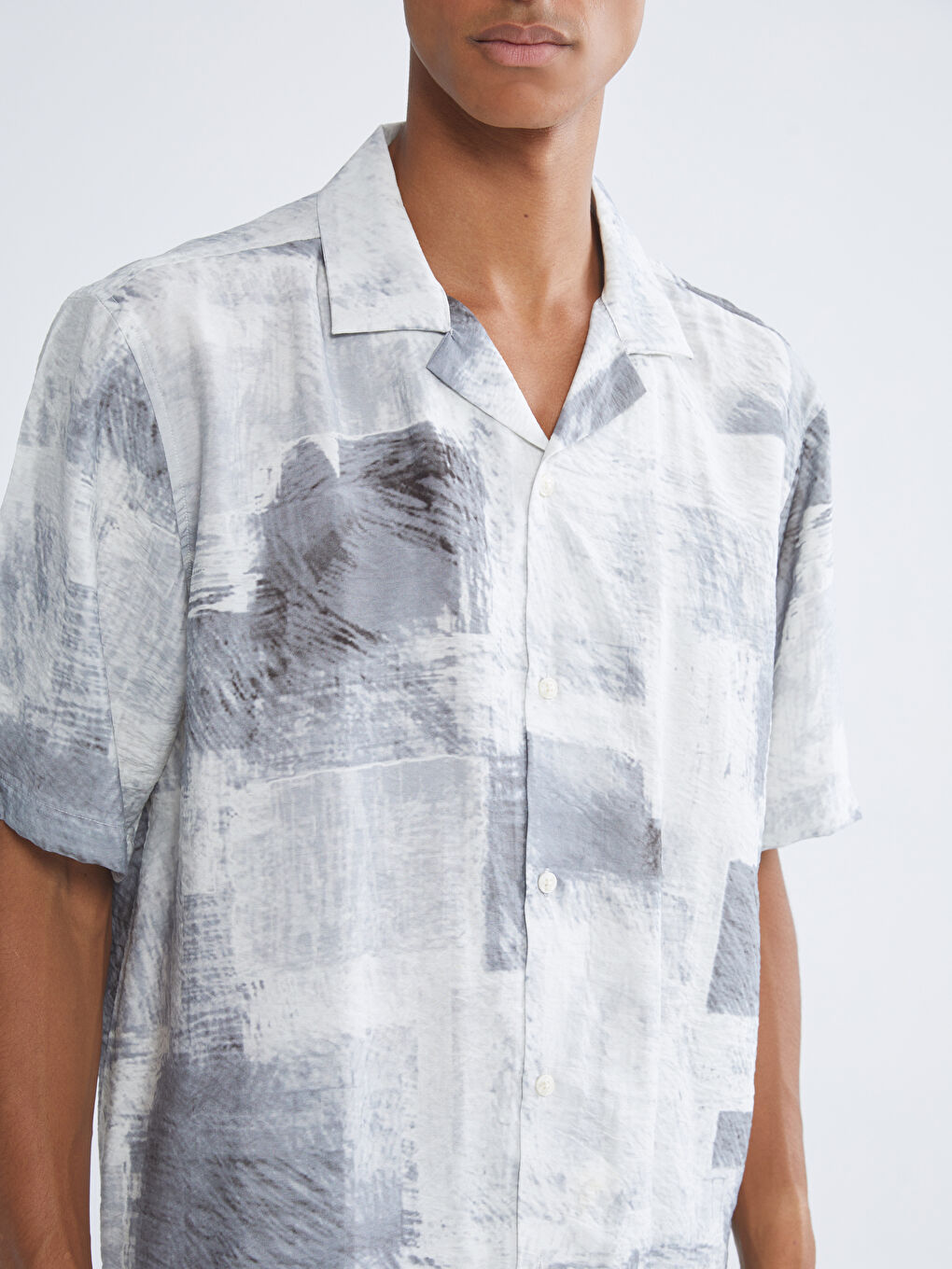 Gri Regular Fit Resort Yaka Kısa Kollu Desenli Erkek Gömlek-2