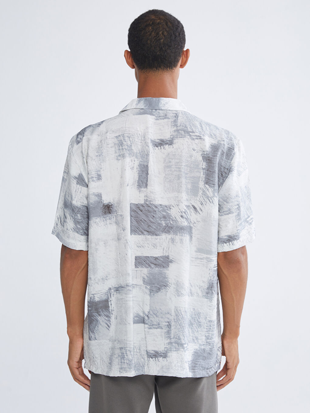 Gri Regular Fit Resort Yaka Kısa Kollu Desenli Erkek Gömlek-3