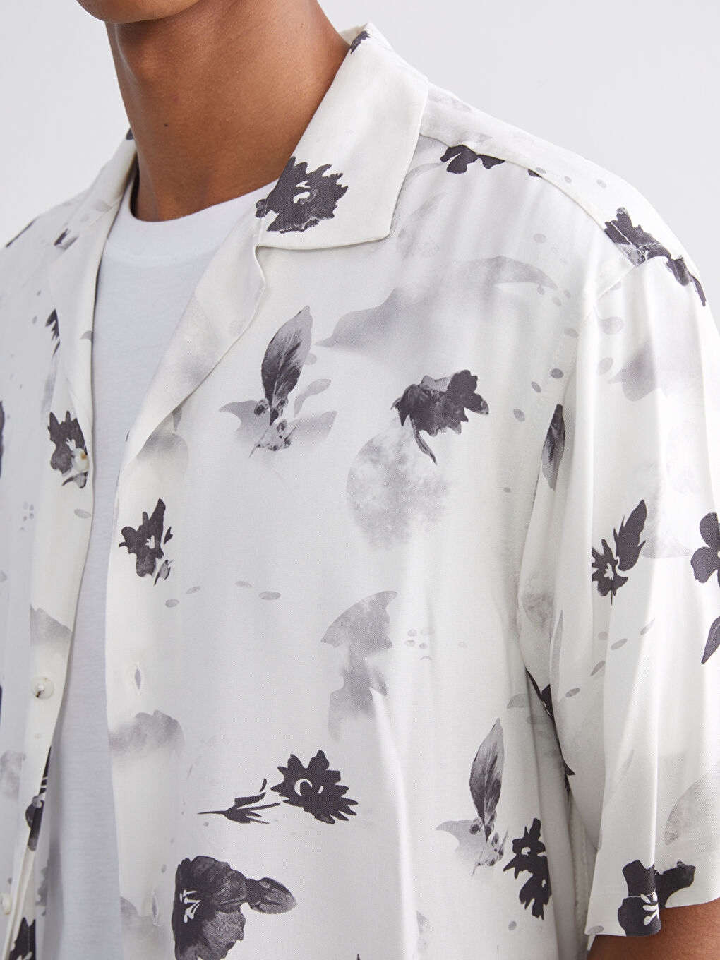 Ekru Resort Yaka Kısa Kollu Desenli Viskon Erkek Gömlek-2