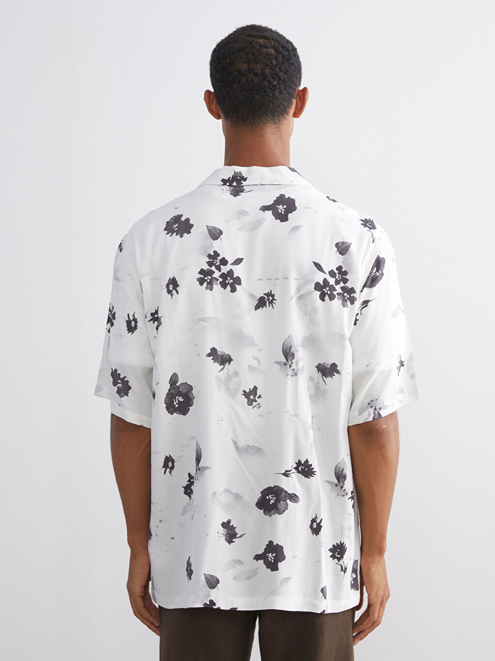 Ekru Resort Yaka Kısa Kollu Desenli Viskon Erkek Gömlek-3