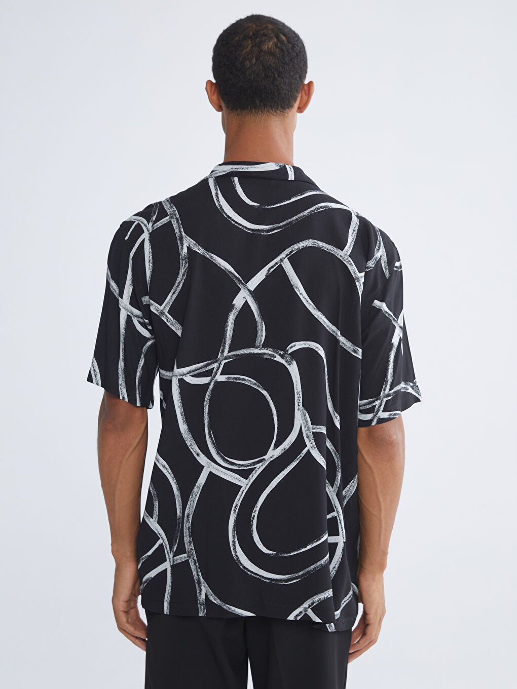 Siyah Regular Fit Resort Yaka Kısa Kollu Desenli Viskon Erkek Gömlek-3