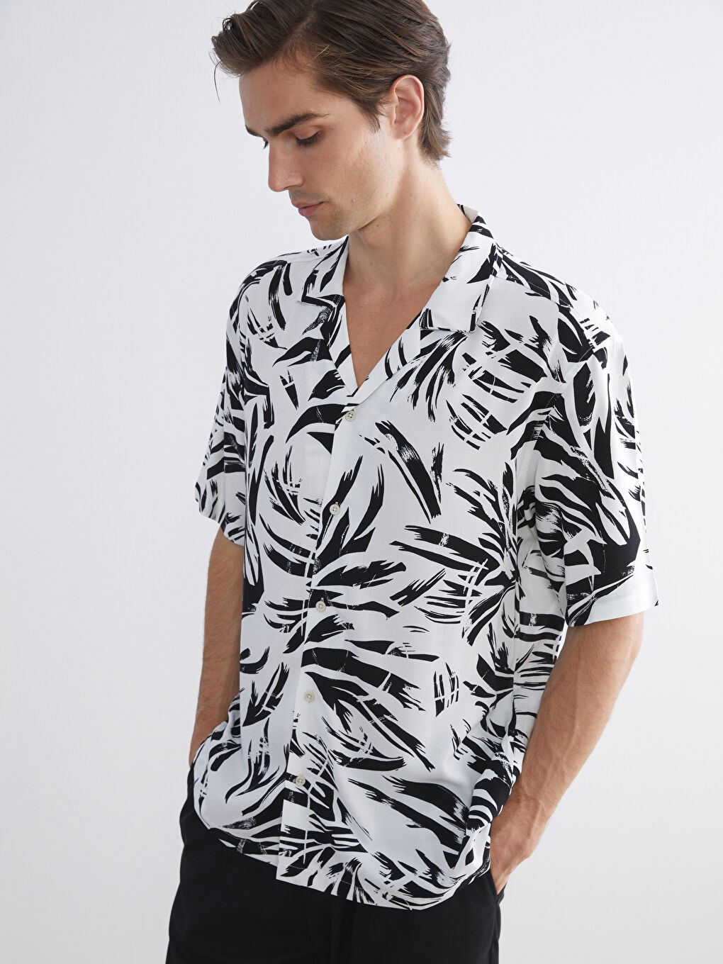 Ekru Slim Fit Kısa Kollu Desenli Erkek Gömlek