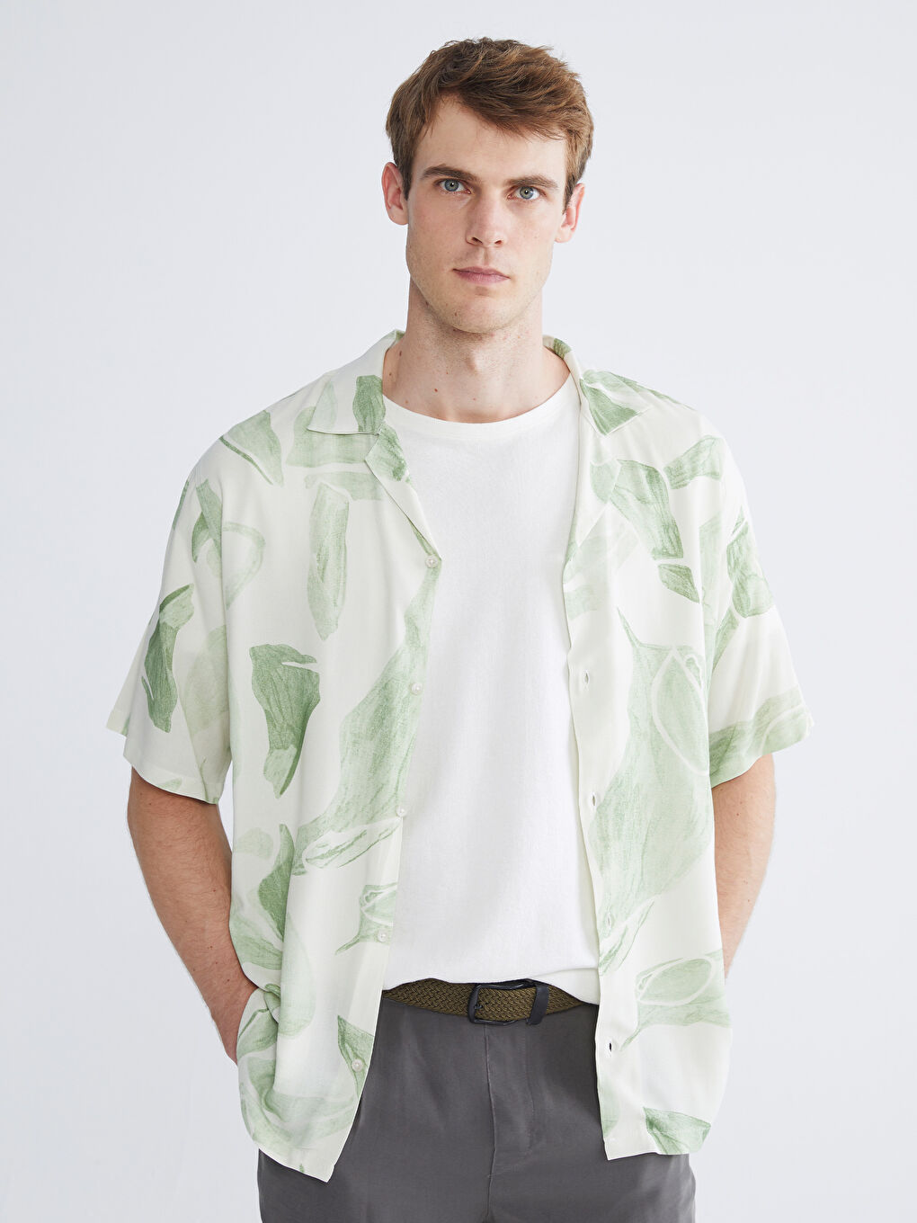 Yeşil Regular Fit Resort Yaka Kısa Kollu Desenli Poplin Erkek Gömlek