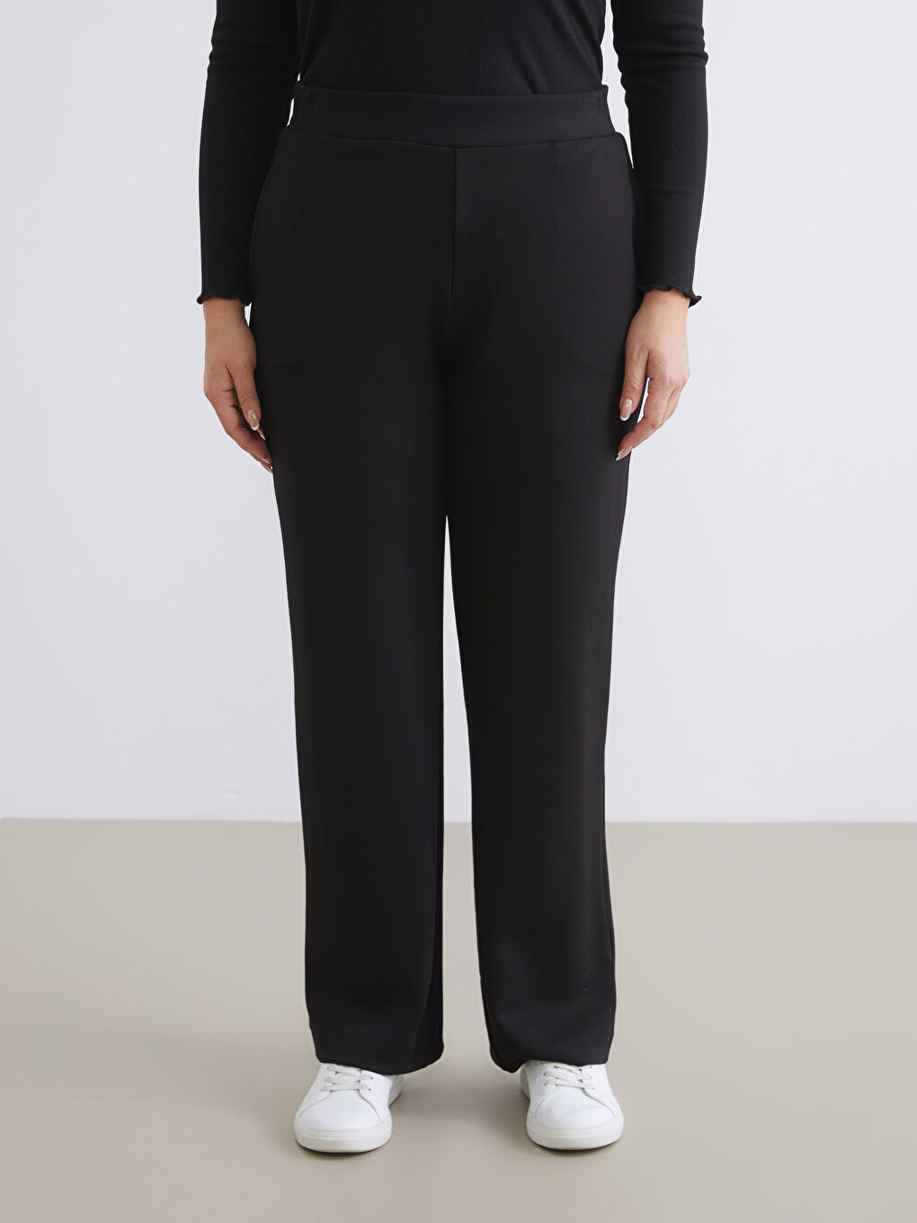 Siyah Büyük Beden Beli Lastikli Kadın Eşofman Altı-1