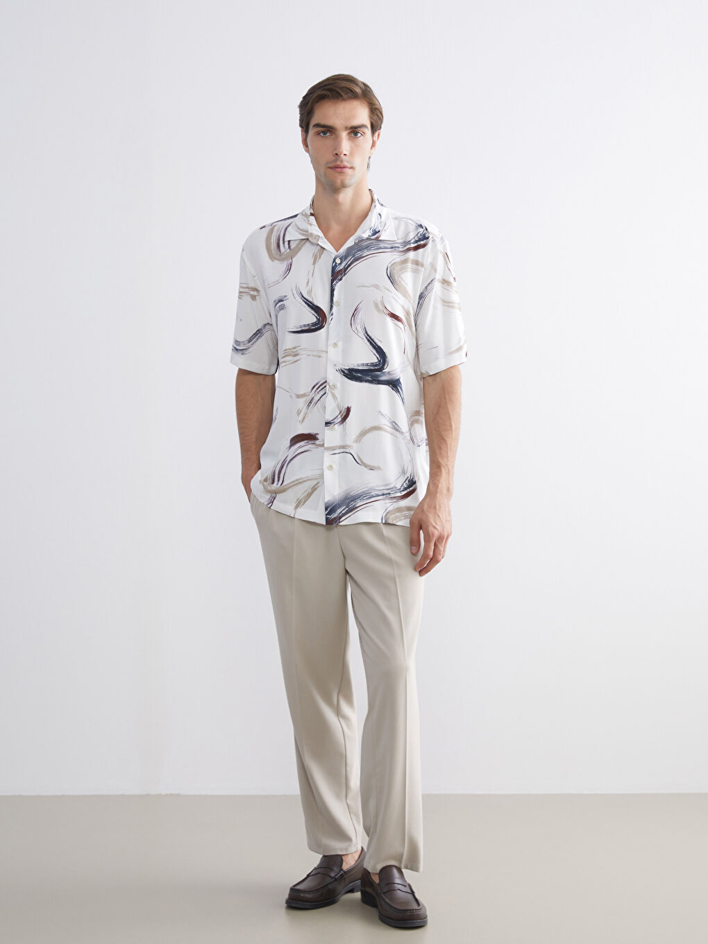 Ekru Regular Fit Kısa Kollu Desenli Viskon Erkek Gömlek-1