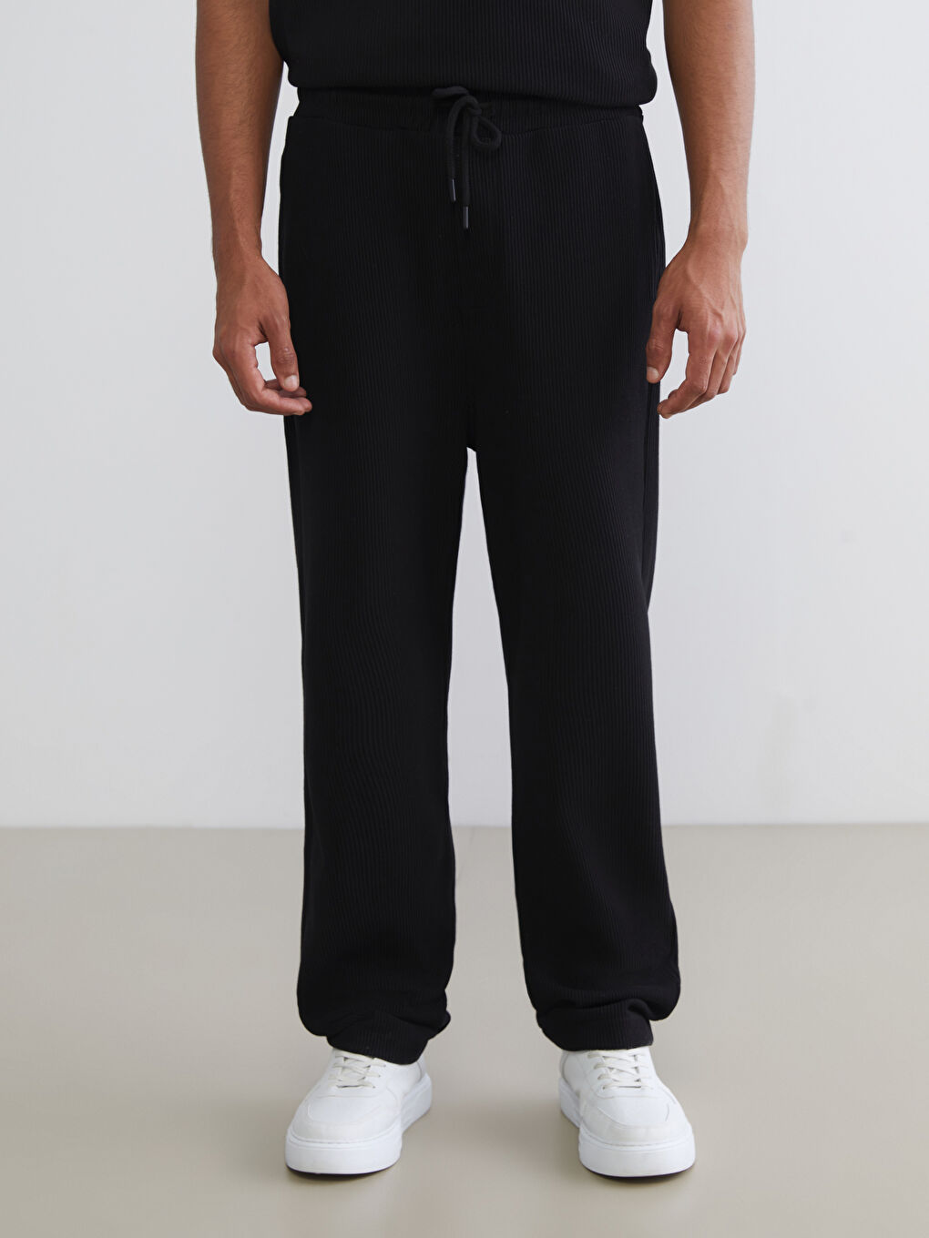 Siyah Rahat Kalıp Erkek Eşofman Altı-1