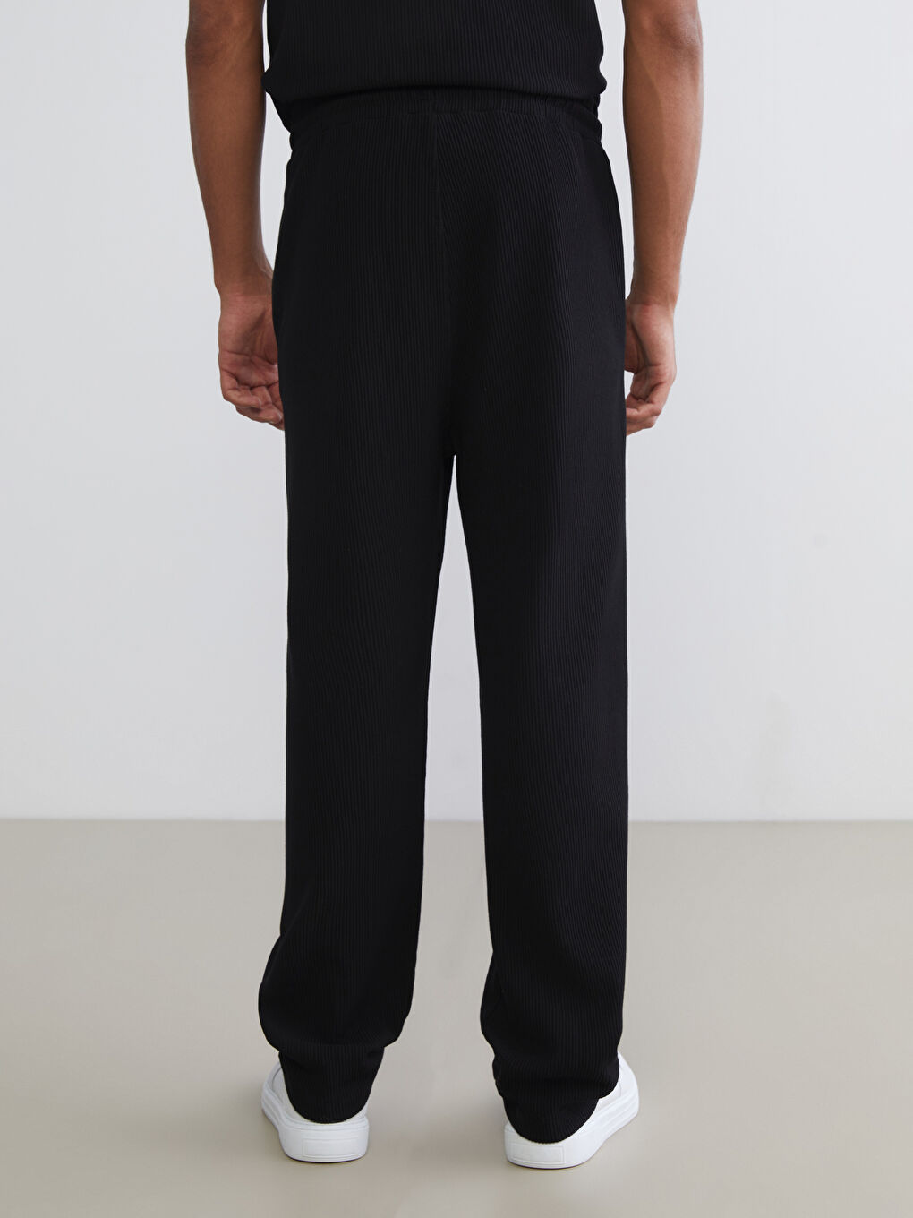 Siyah Rahat Kalıp Erkek Eşofman Altı-3