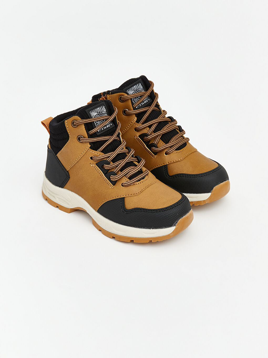 Kahverengi Bağcıklı ve Fermuarlı Erkek Bebek Bot