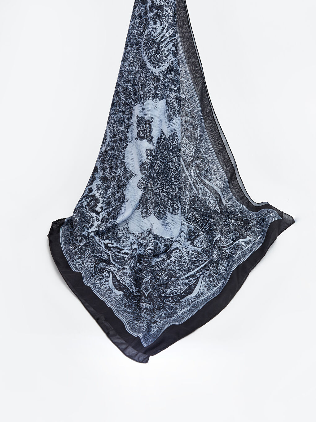 Siyah Desenli Kadın Şal