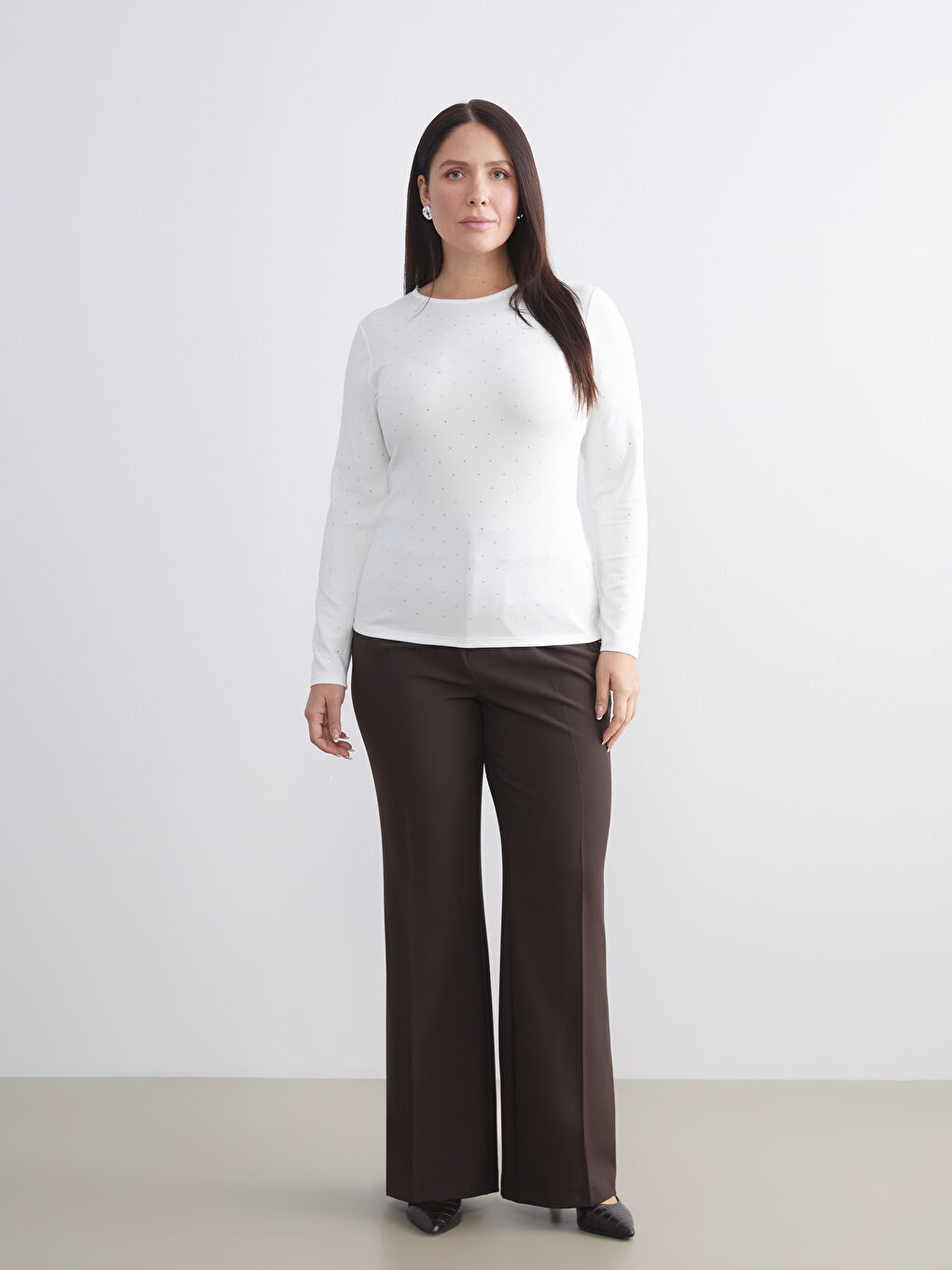 Ekru Bisiklet Yaka Taşlı Kadın Tişört-1