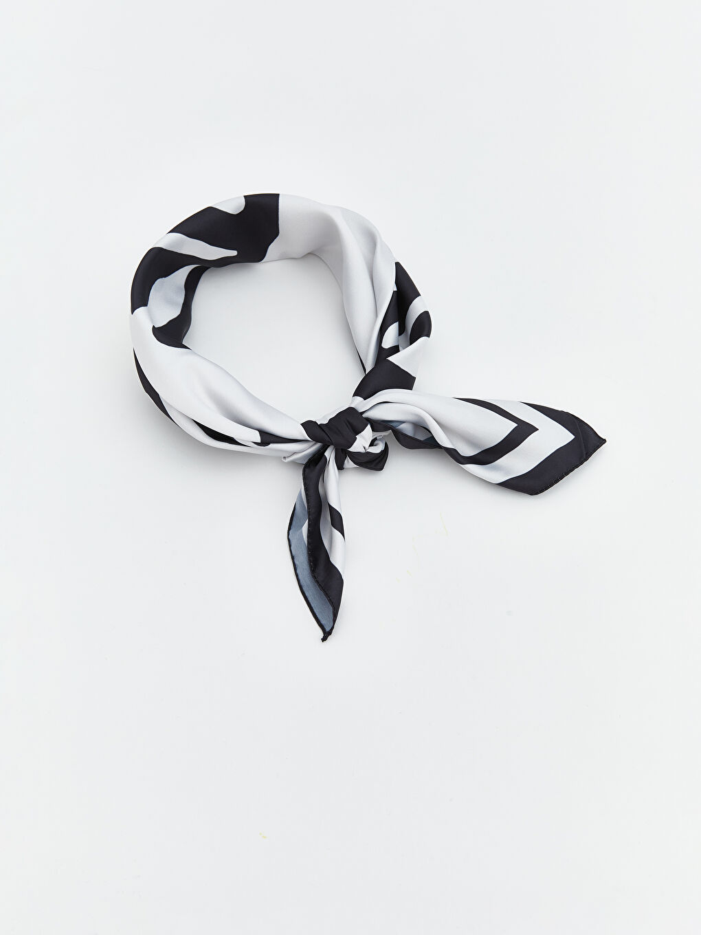 Siyah Desenli Kadın Fular