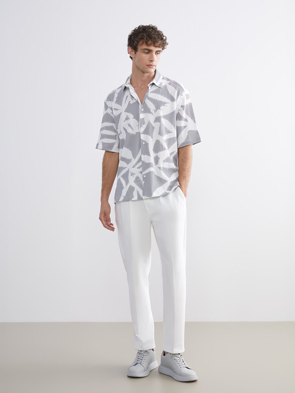 Gri Regular Fit Kısa Kollu Desenli Erkek Gömlek-1