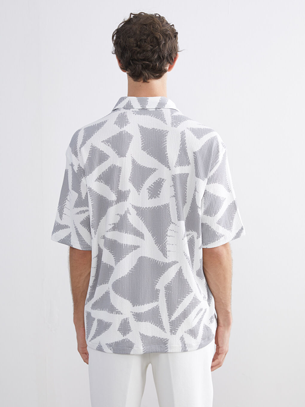 Gri Regular Fit Kısa Kollu Desenli Erkek Gömlek-3