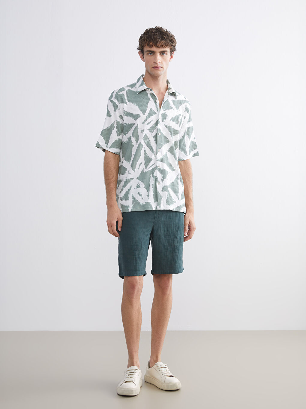 Yeşil Regular Fit Kısa Kollu Desenli Erkek Gömlek-1