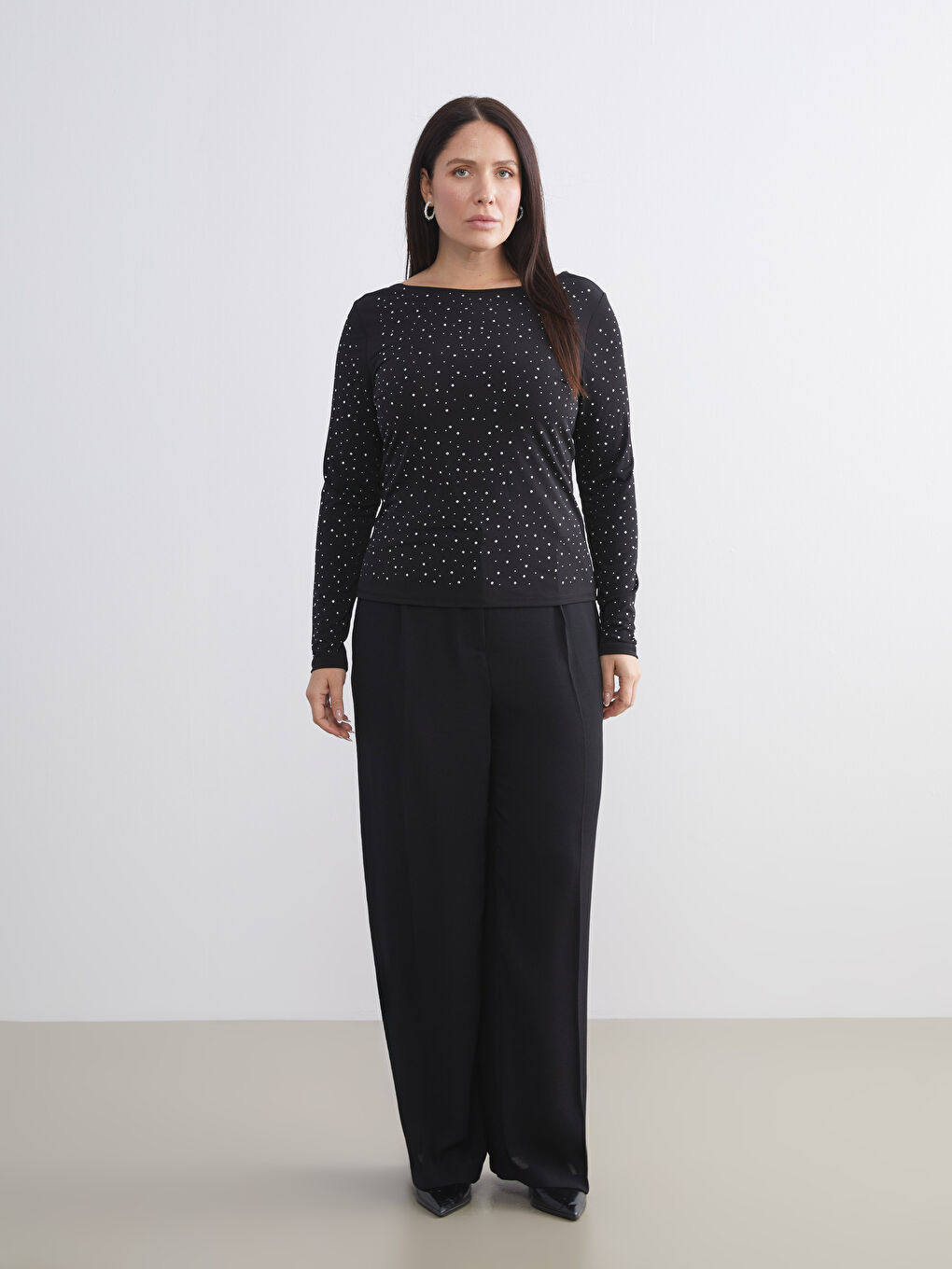 Siyah Kayık Yaka Taşlı Bluz-5