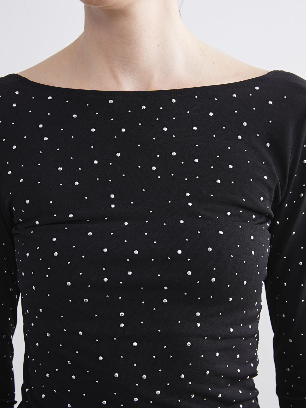 Siyah Kayık Yaka Taşlı Bluz-3