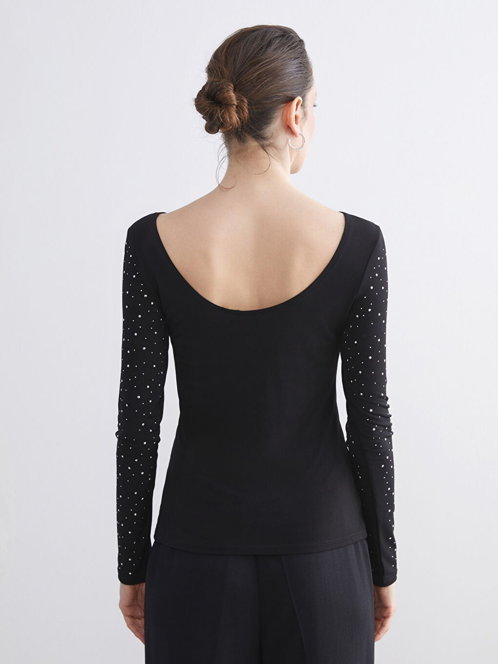 Siyah Kayık Yaka Taşlı Bluz-4