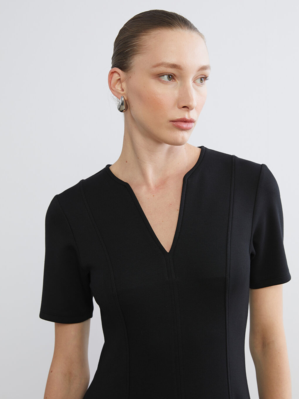 Siyah V Yaka Elbise-1