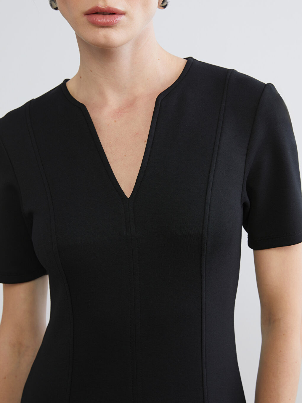 Siyah V Yaka Elbise-2