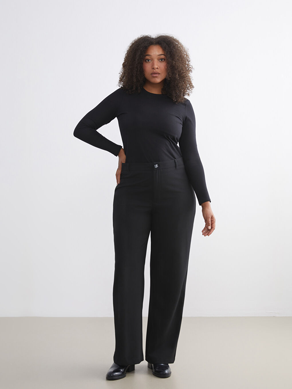Siyah Büyük Beden Standart Fit Kadın Pantolon-1