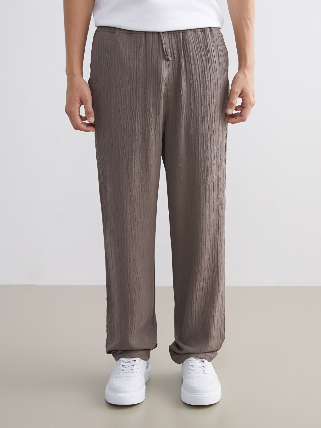 Bej Rahat Kalıp Dokulu Erkek Pantolon-1