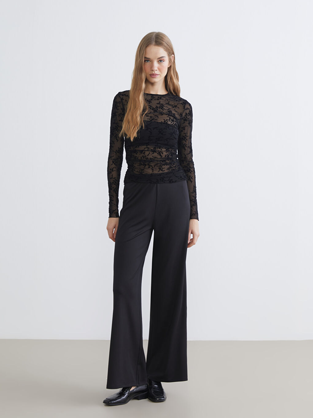 Crew Neck Floral Ruched Blouse-1