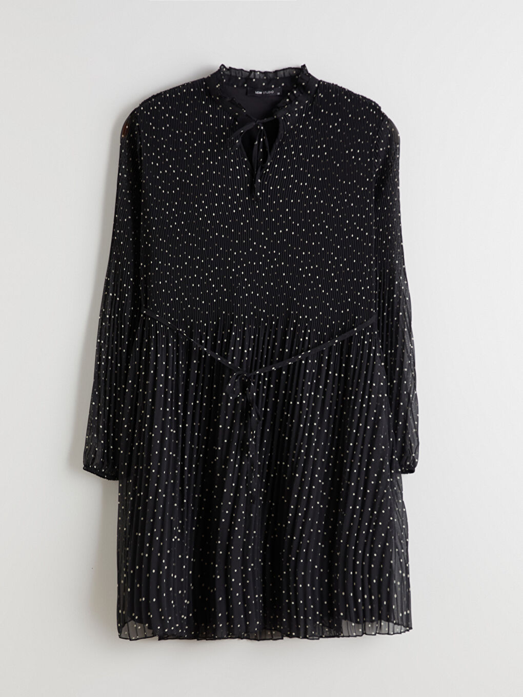 Siyah Bağlamalı Yaka Puantiyeli Şifon Pileli Elbise-6