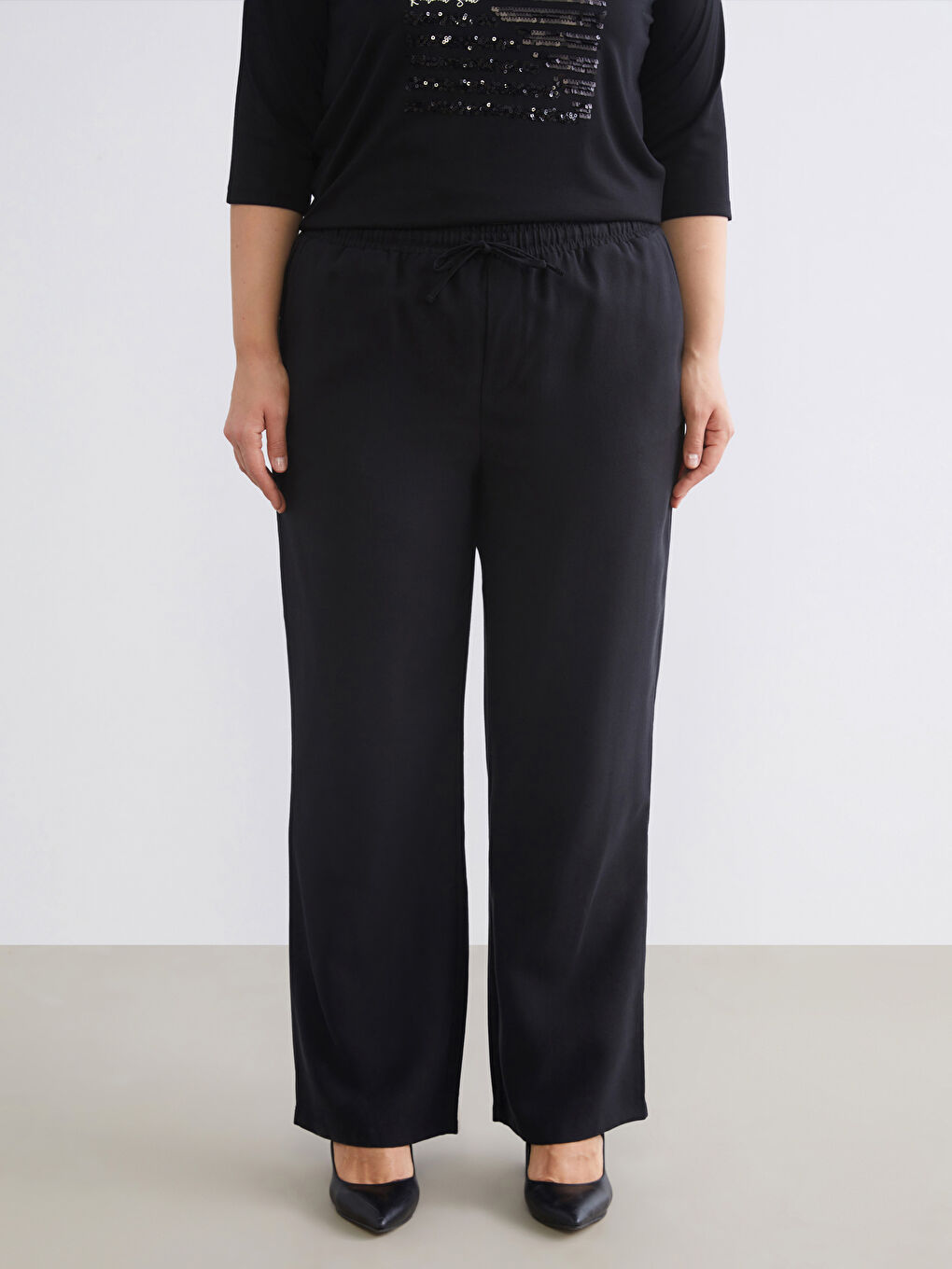 Siyah Büyük Beden Beli Lastikli Geniş Paça Kadın Pantolon-3