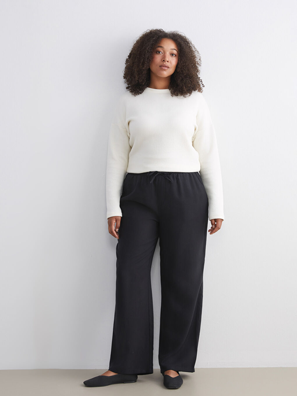 Siyah Büyük Beden Beli Lastikli Geniş Paça Kadın Pantolon-1