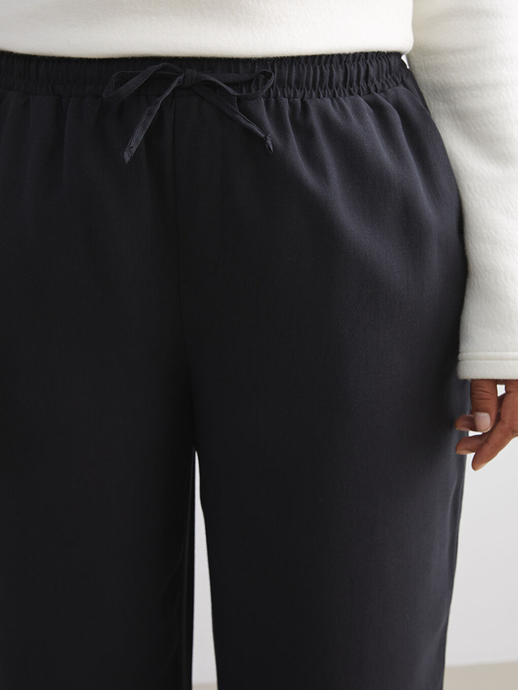 Siyah Büyük Beden Beli Lastikli Geniş Paça Kadın Pantolon-4