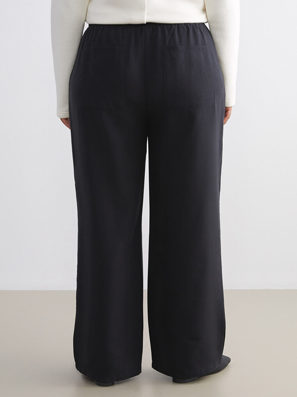 Siyah Büyük Beden Beli Lastikli Geniş Paça Kadın Pantolon-5