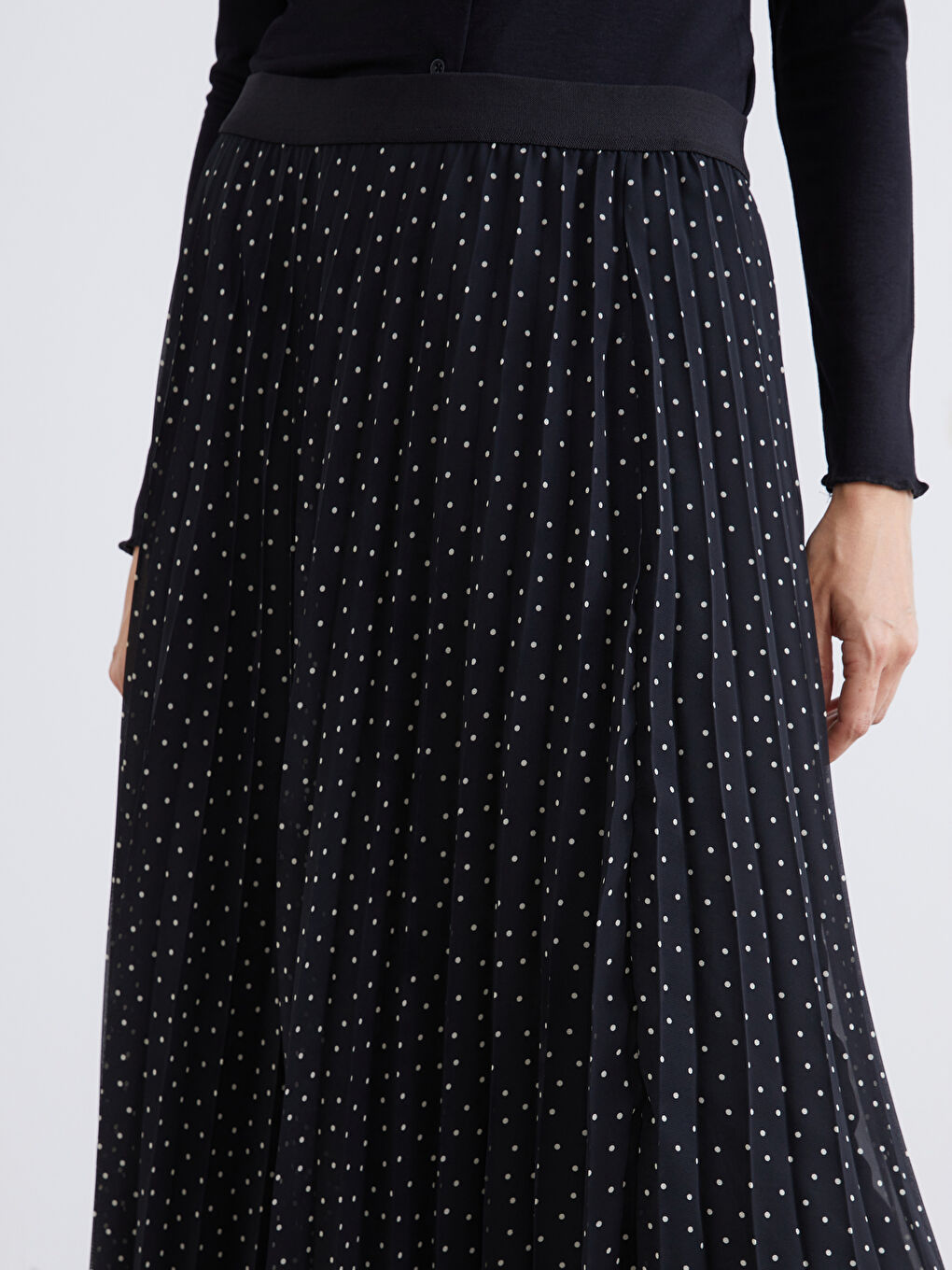 Siyah Beli Lastikli Puantiyeli Pileli Şifon Etek-2