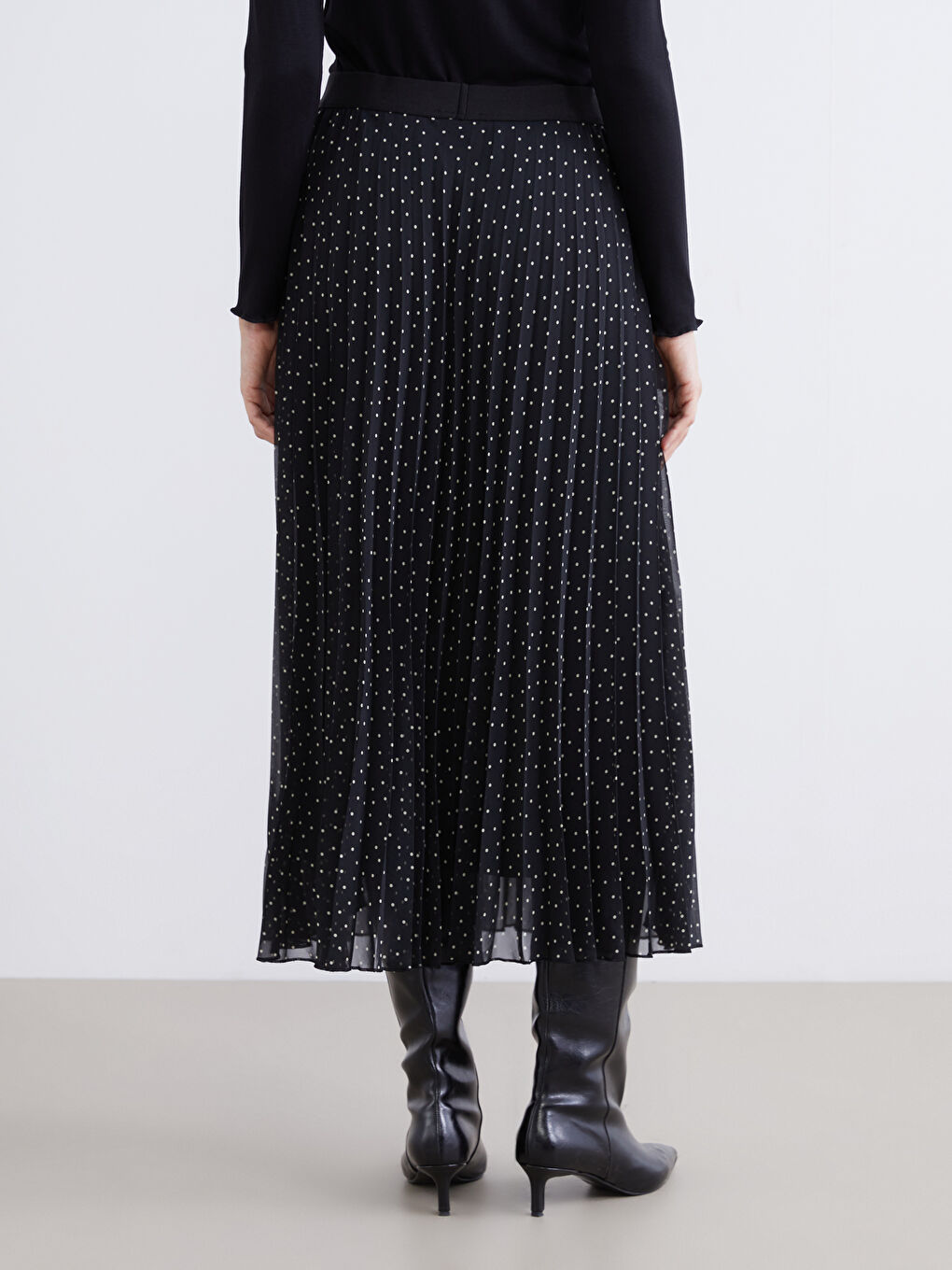 Siyah Beli Lastikli Puantiyeli Pileli Şifon Etek-3