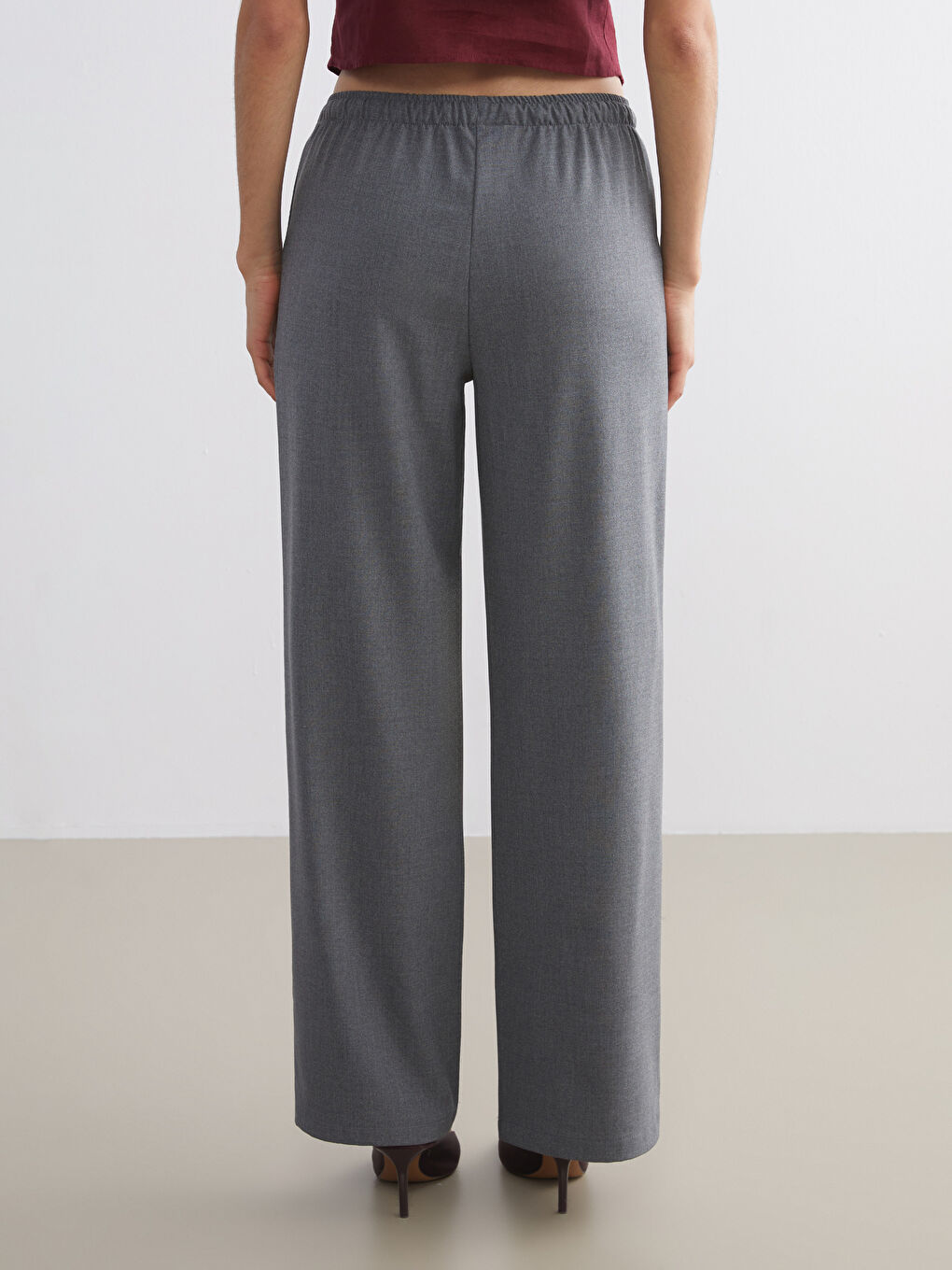 Gri Beli Lastikli Geniş Paça Kadın Pantolon-3