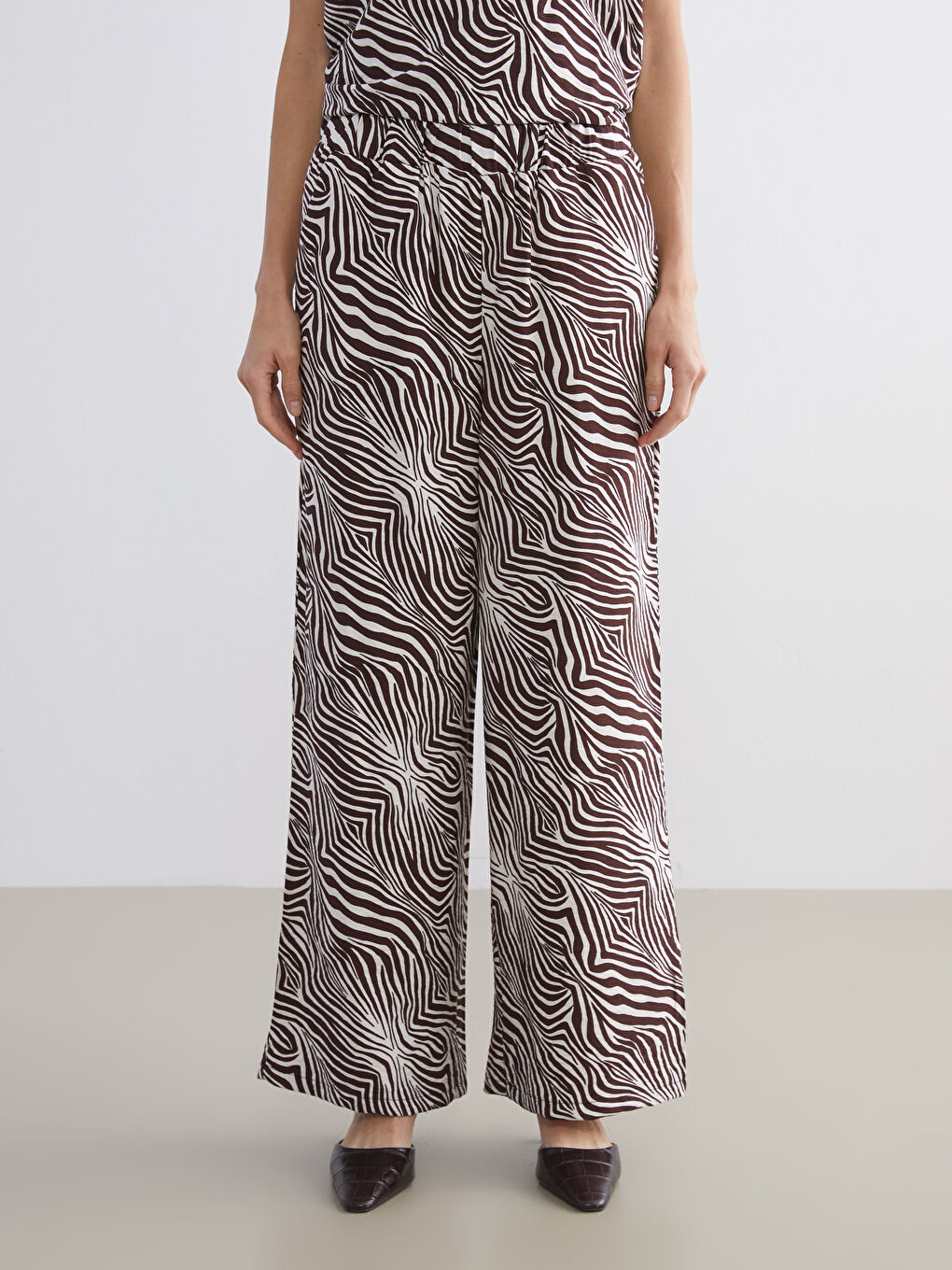 Kahverengi Beli Lastikli Zebra Desenli Kadın Pantolon-1