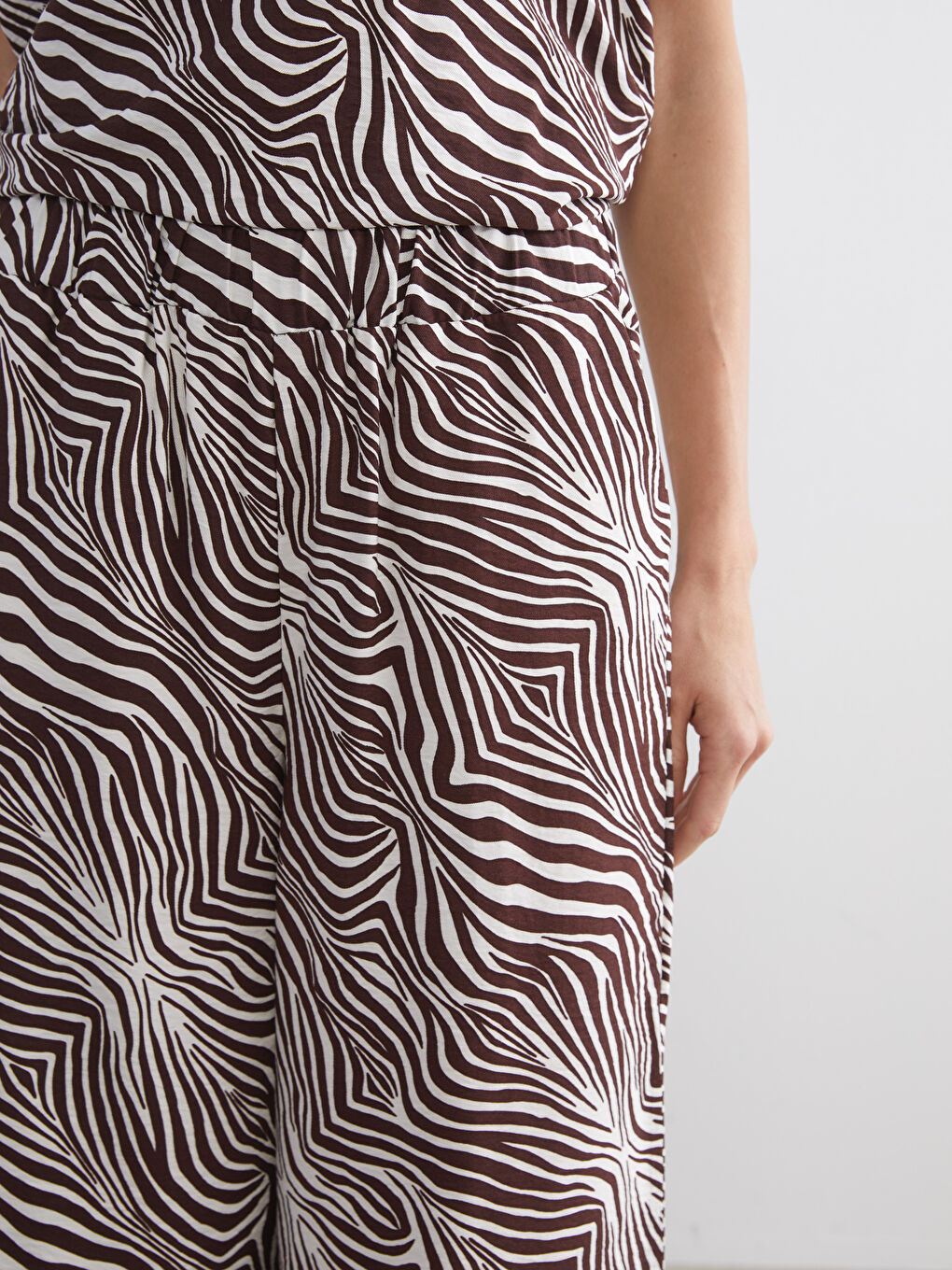 Kahverengi Beli Lastikli Zebra Desenli Kadın Pantolon-2