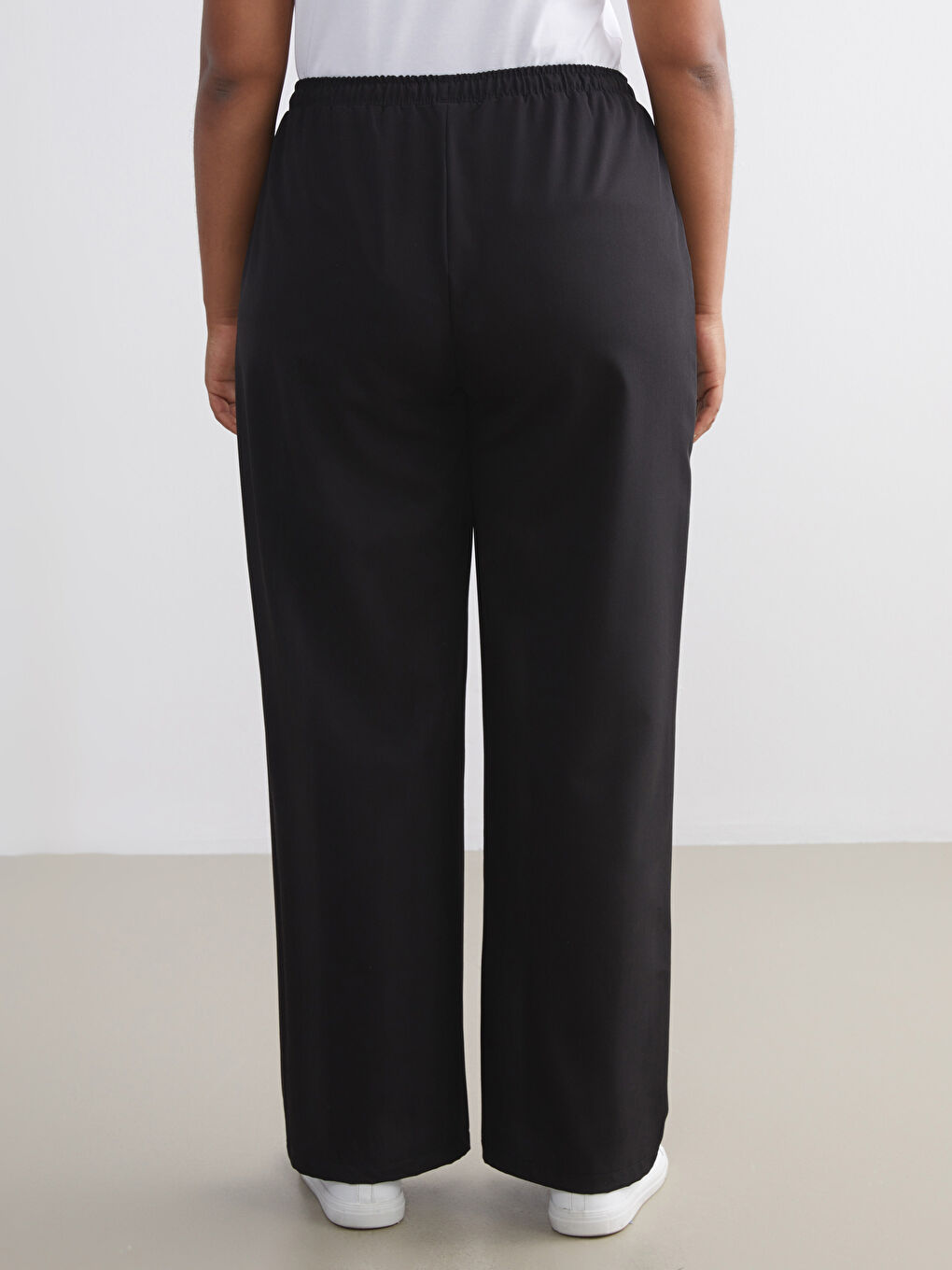 Siyah Büyük Beden Beli Lastikli Geniş Paça Kadın Pantolon-3